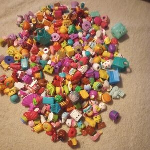 Shopkins Lot Of Approximately 250 Pieces Some Clear And Glitter